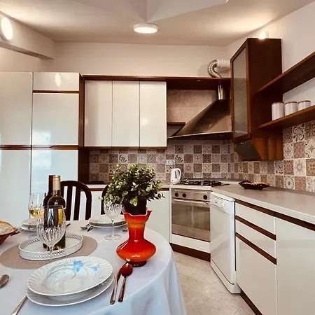 Apartment Penthouse Lapis
