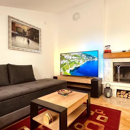 Penthouse Lapis Apartment